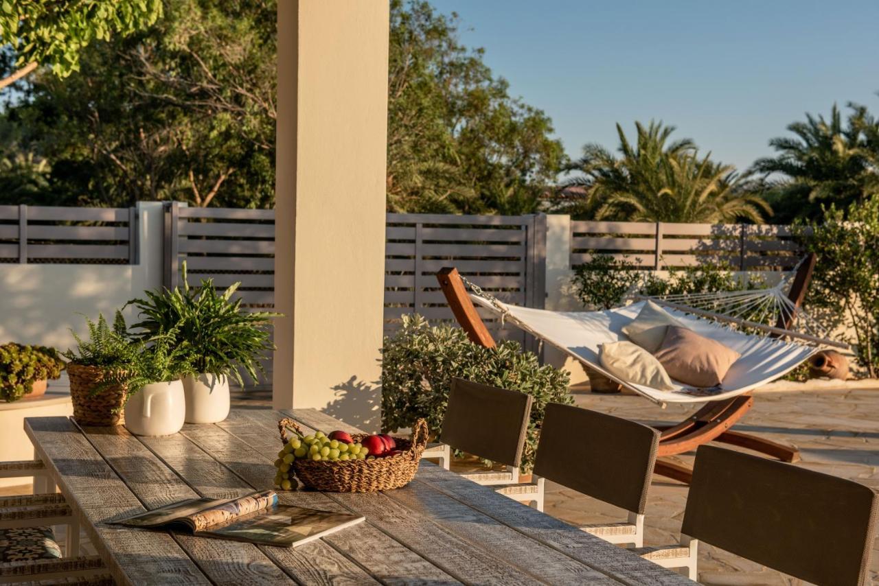 Filothei Beach House With Pool คาลามากิ ภายนอก รูปภาพ