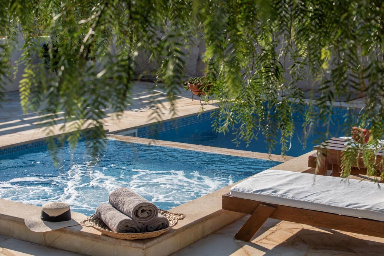 Filothei Beach House With Pool คาลามากิ ภายนอก รูปภาพ